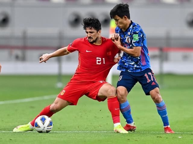 华体会棋牌下载-洛国富:穿上国足球衣不缺动力 我登场有两套战术