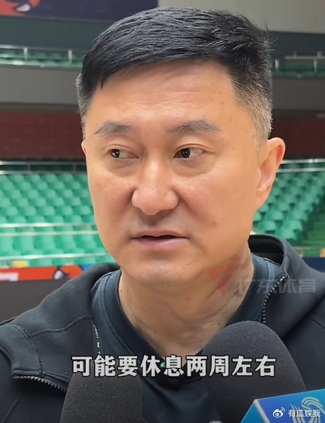 华体会棋牌中心-有伤在身！球迷偶遇广东外援萨姆纳 腿部佩戴护具 仍住宏远酒店|广东宏远|广东省|康复|赛季|杜锋_新浪体育_新浪新闻